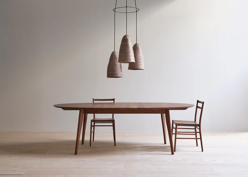 Harper dining table extending