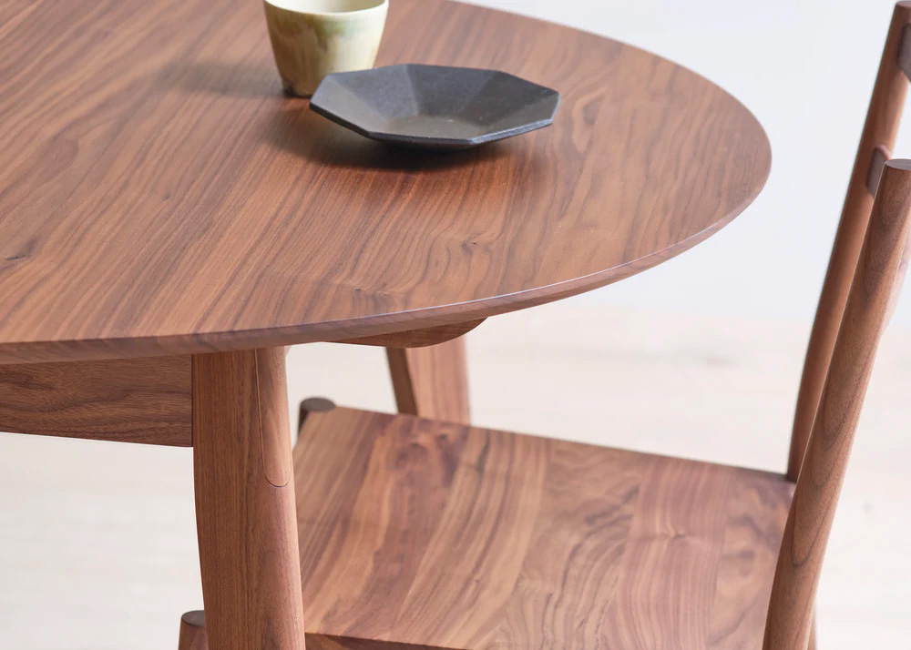 Harper dining table extending