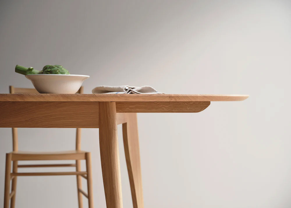 Harper dining table extending