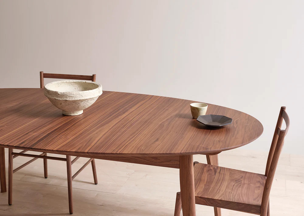 Harper dining table extending